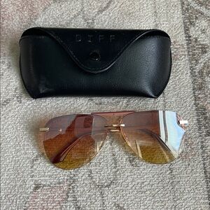 DIFF Aviator rose gold Sunglasses with Case